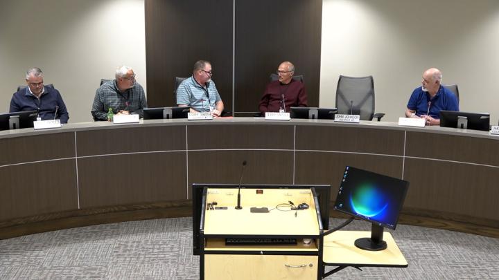 Thumbnail image for Itasca County Board votes to fly both Minnesota state flags on separate poles